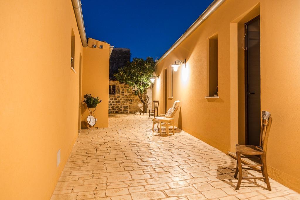 Abbraccio Del Carrubo Bed & Breakfast Scicli Bagian luar foto
