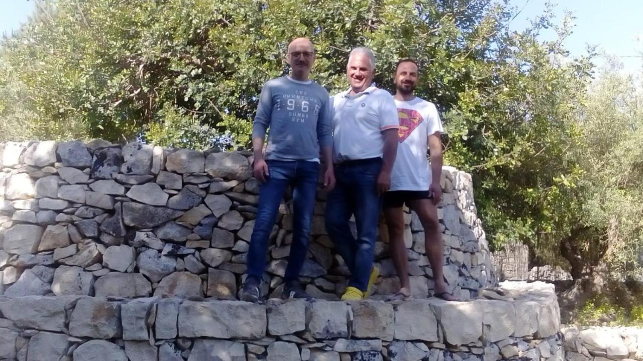 Abbraccio Del Carrubo Bed & Breakfast Scicli Bagian luar foto